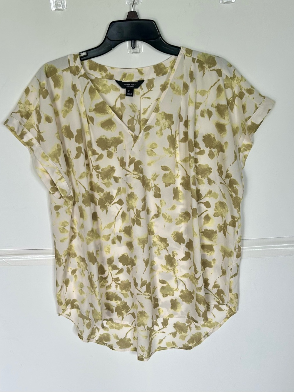 Simply Vera Vera Wang SS Cream Blouse with Green leafy design